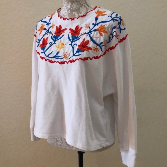 Beautiful floral embroidered white sweatshirt top from Zara - Picture 6 of 10